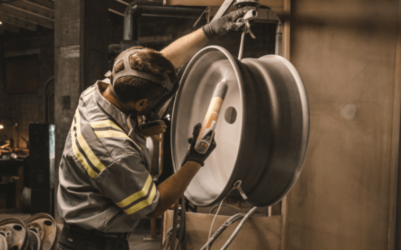 wheel reconditioning employee